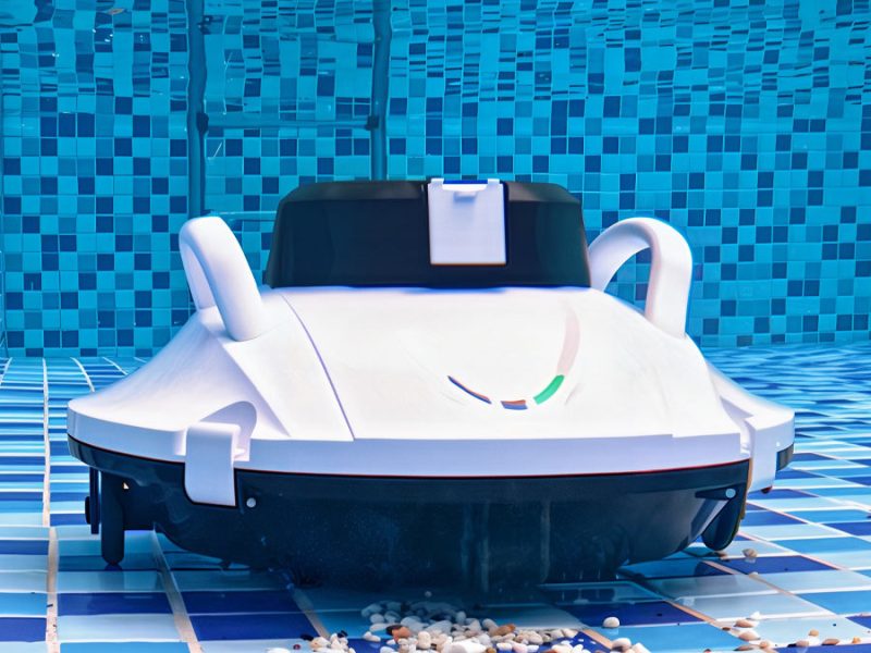pulizia-piscina-gamma-hthospitality-aspirazione